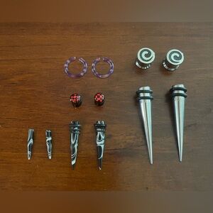 Assorted stretchers and tapers
